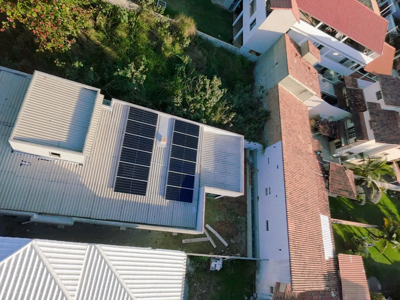 Vista aérea de instalação residencial em Cabo Frio.